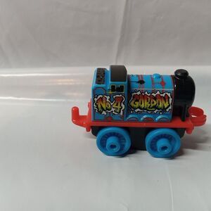 THOMAS & FRIENDS MINIS Graffitti Gordon train 1 1/2" Fisher Price Mattel 2014